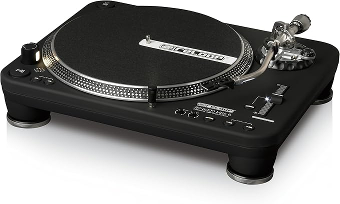 Reloop RP-4000 MK2 skivspelare i svart med tonarm och halkfritt tallriksunderlägg, visad mot vit bakgrund.