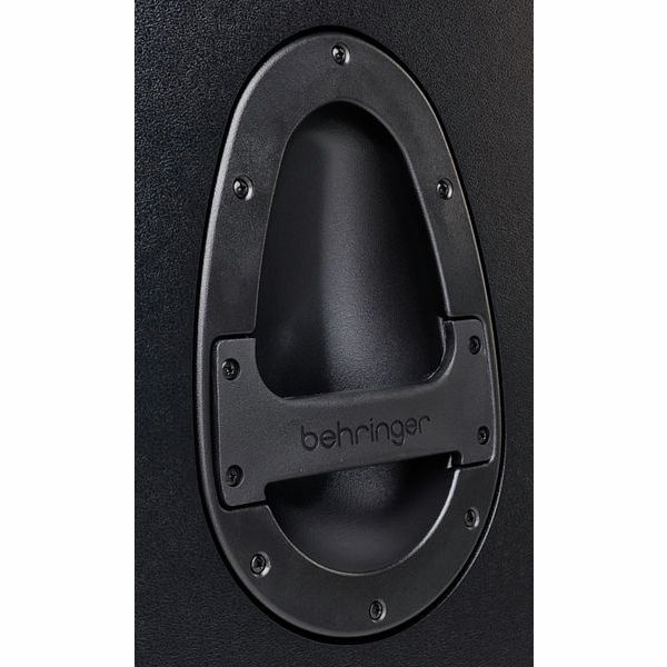 Bärhandtag på sidan av Behringer B1800XP subwoofer.